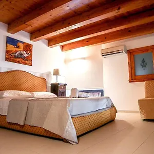 Mega House , Catania Italia